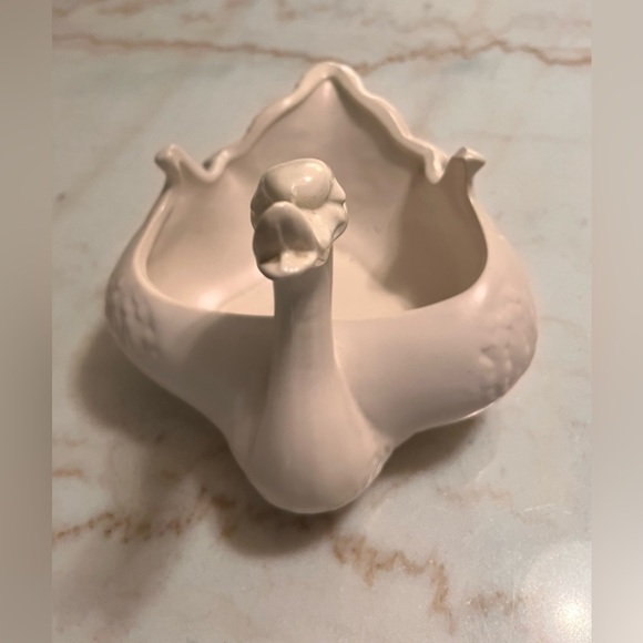 Vintage Hull Pottery USA Happy Duck Swan Planter # 23 Matte White Glaze - Picture 2 of 9